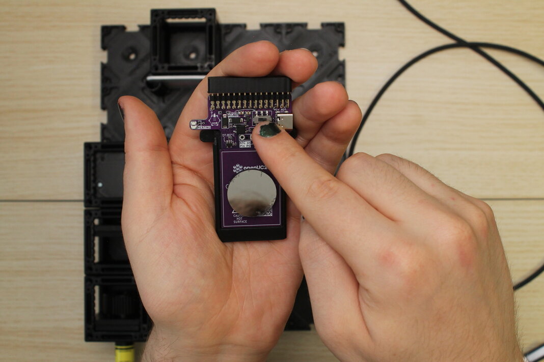 Stelle den Umschalter auf die linke Position.