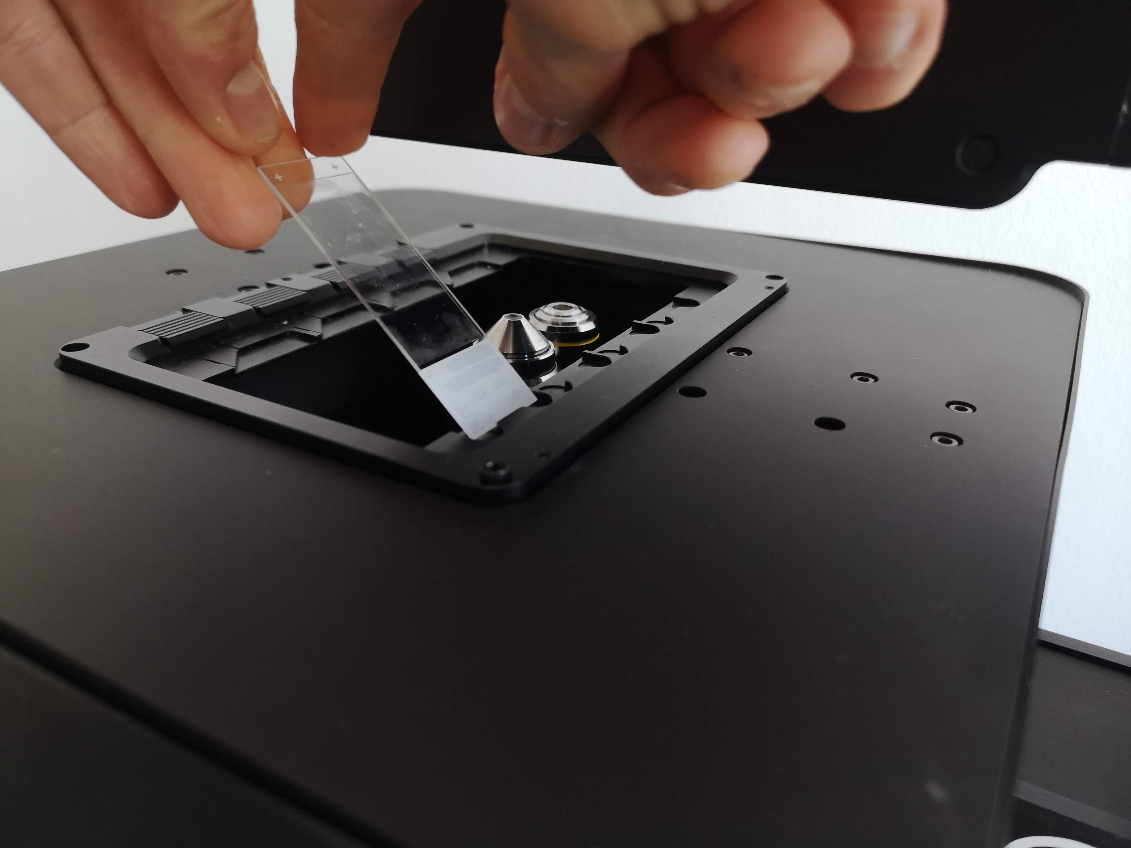 slide holder: insert into flat edge