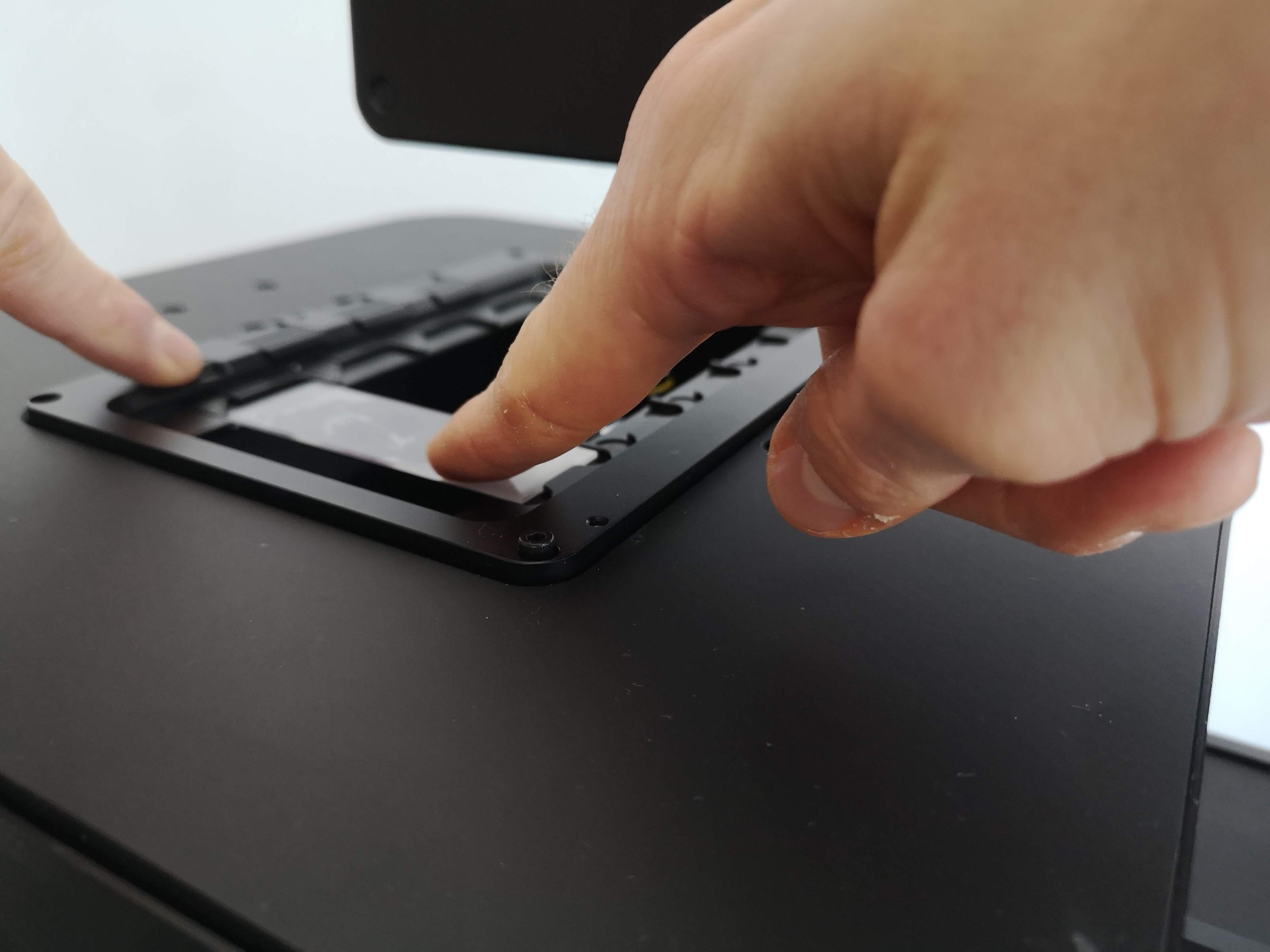 slide holder: insert into spring-loaded edge